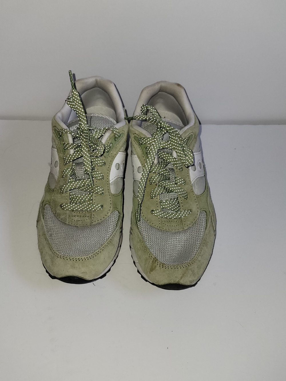 Saucony Athletic Sneakers in Sage Green and White. Mens Size 7.5.